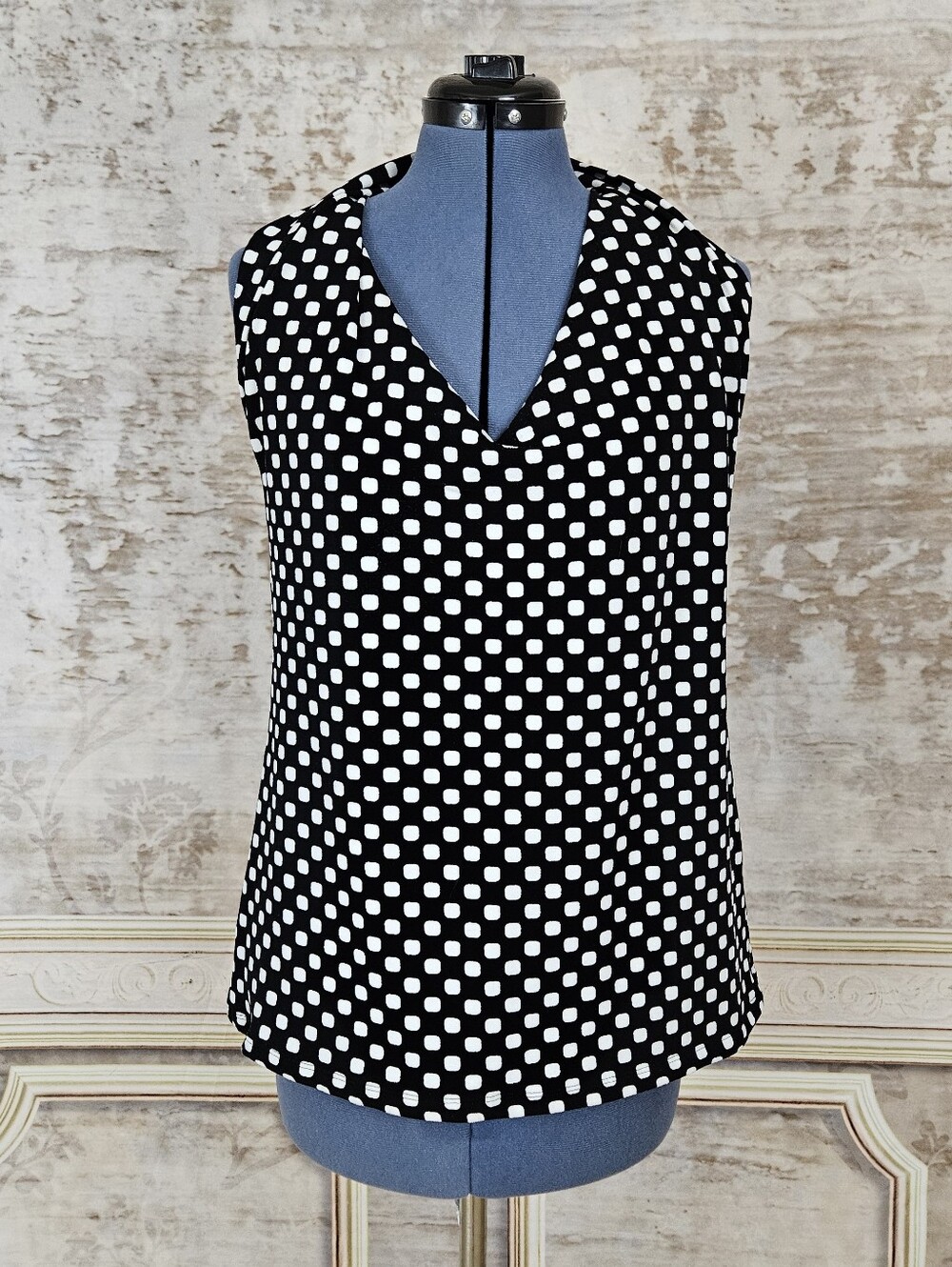 Banana Republic M Black Knit V Neck Sleeveless Tank Geometric Polka Dot